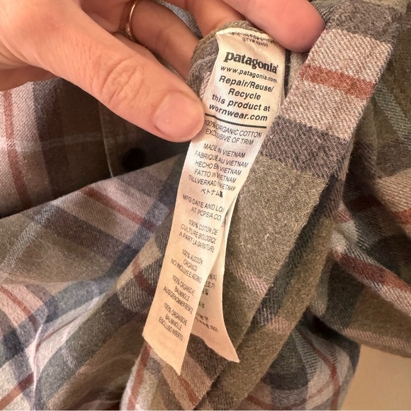 Patagonia Men's Organic Cotton Fjord Flannel Shirt in Sage Khaki Size Large - Picture 10 of 10